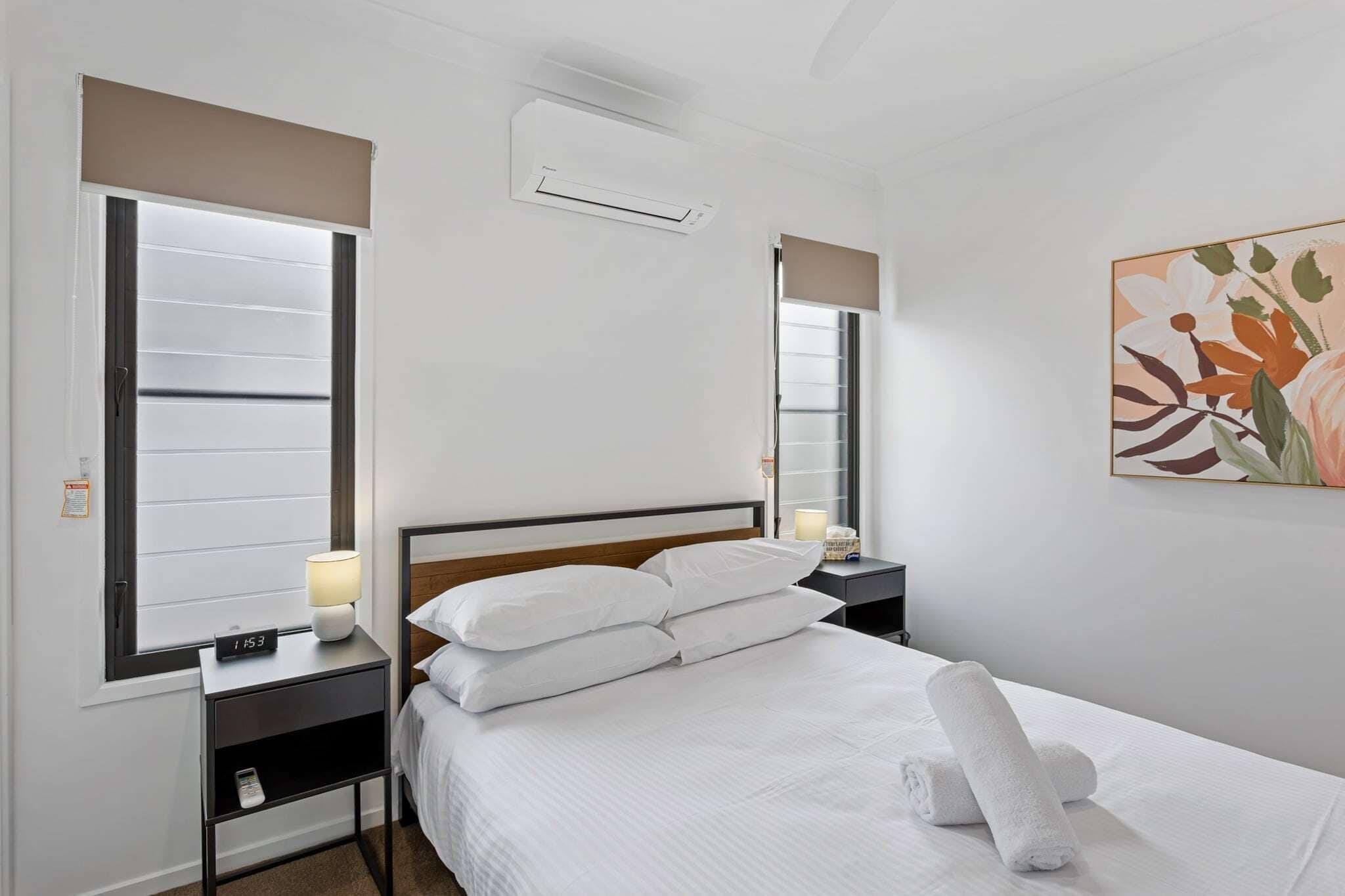 Desk, iron/ironing board, travel cot, Internet