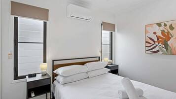 Desk, iron/ironing board, travel cot, Internet