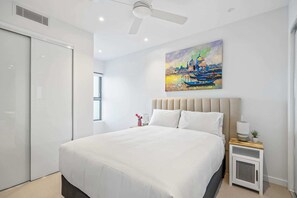 Iron/ironing board, travel cot, Internet, bed sheets - Waterfront 2-Bed Oasis - Pool, Steam, Jacuzzi, Gym (Bokarina)