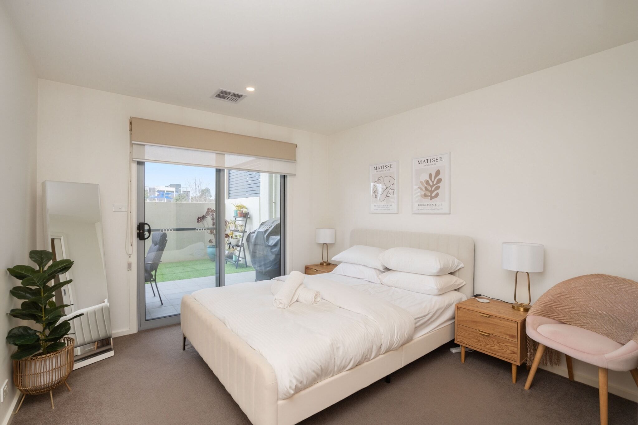 1 bedroom, desk, iron/ironing board, internet