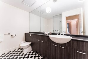 Hair dryer, towels - Chic 1-Bed in East Melbourne with Gym & Pool (East Melbourne)