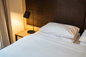 Iron/ironing board, Internet, bed sheets