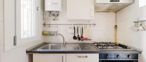 Refrigerador, microondas y tostadora