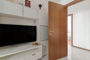 Interior - GuestHost - A comfortable and bright 57 square meters apartment, perfect for four people, located on the first floor of a building with an elevator (NOT accessible to disabled guests).The property is located halfway between Lambrate and Udine, a quiet ar (Milan)