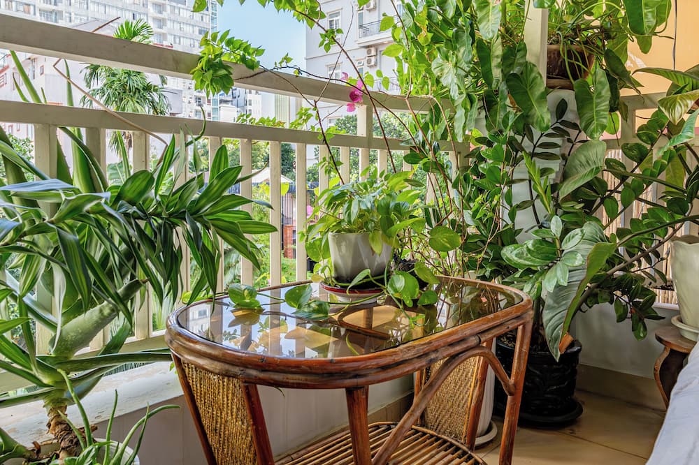 Cozy 1990s Khmer Style Flat in Heart of Tonle Bassac