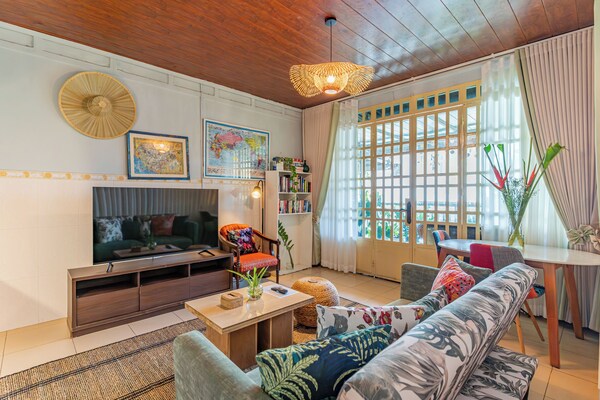 Cozy 1990s Khmer Style Flat In Heart Of Tonle Bassac - Phnom Penh
