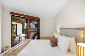 4 bedrooms, desk, iron/ironing board, Internet - Beachside 4-Bed Retreat with Study Nook & Views (Coolum Beach)