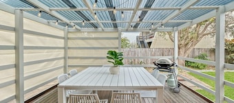 4-Bed Beach House with Garden & Alfresco Dining