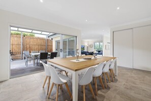 Dining - Seaside 3-Bed Home, Direct Beach Access (Safety Beach)