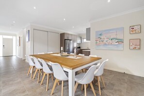 Dining - Seaside 3-Bed Home, Direct Beach Access (Safety Beach)
