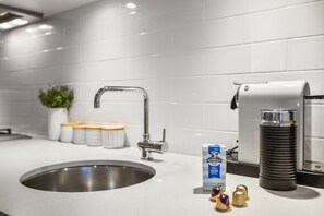 Fridge, microwave, oven, stovetop - “MILA” Trendy Prahran 1-Bed Apartment with Balcony (Prahran)