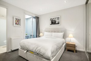 1 bedroom, iron/ironing board, Internet, bed sheets - “MILA” Trendy Prahran 1-Bed Apartment with Balcony (Prahran)