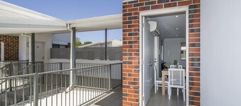 Sunny 2-Bed in Quiet Location with Balcony