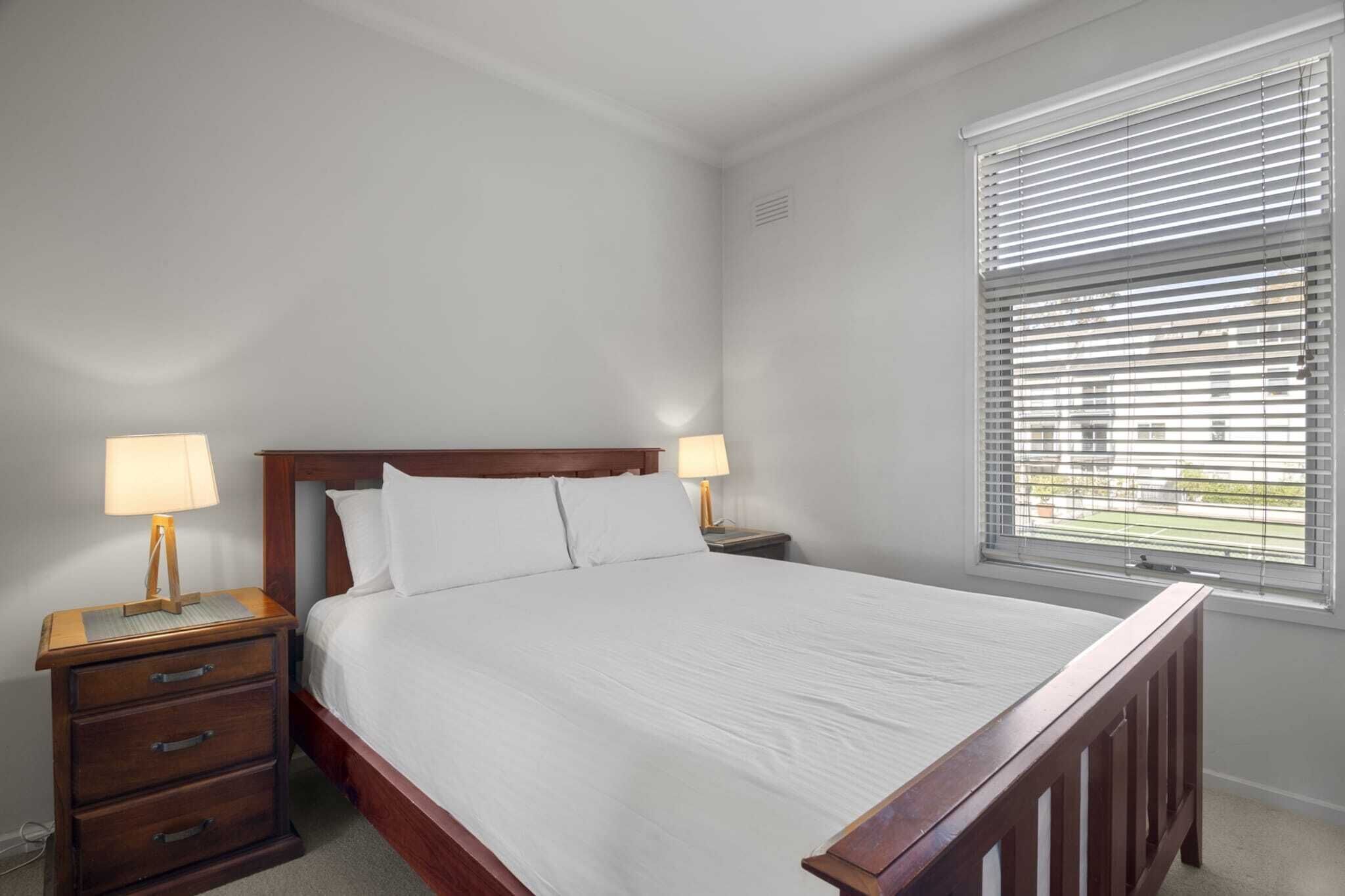 Strykejern/-brett, internettilgang og sengetøy