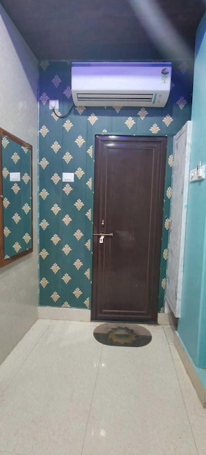 Double Room | Free WiFi - Lal Mani Kothi Homestay (Varanasi)