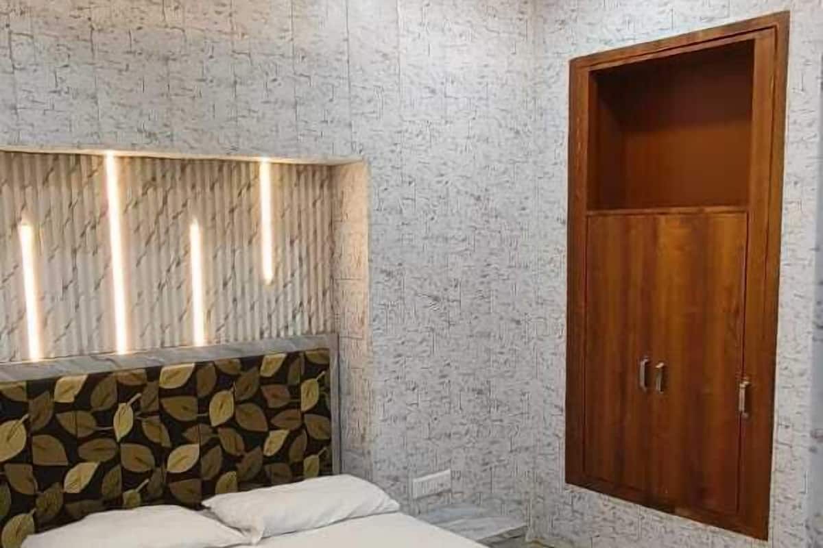 Family Room | Free WiFi