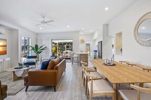 Dining - Premium 4-Bed Coastal Escape with BBQ and Pool (Peregian Springs)