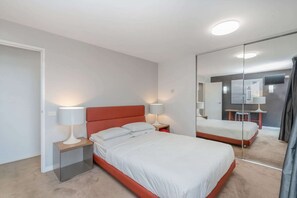 2 habitaciones, tabla de planchar con plancha, internet y ropa de cama 