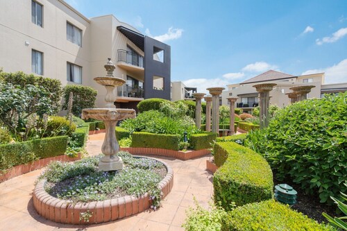 Elegantes Apartment mit 2 Schlafzimmern im pulsierenden Kingston