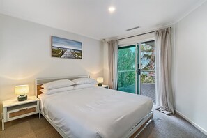 4 habitaciones, tabla de planchar con plancha y cuna de viaje 