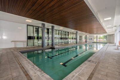 Bright 2-Bed Flat Near City Amenities