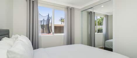 2 bedrooms, iron/ironing board, Internet, bed sheets