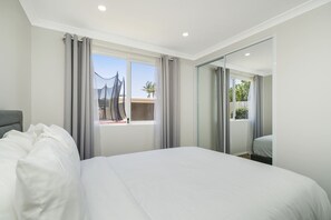 2 dormitorios, tabla de planchar con plancha, Internet y ropa de cama