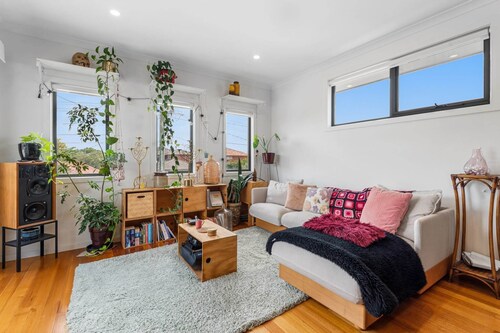 Charming Retro Townhouse in Vibrant Coburg