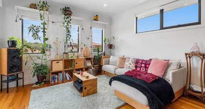 Charming Retro Townhouse in Vibrant Coburg