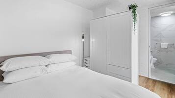 1 bedroom, iron/ironing board, Internet, bed sheets