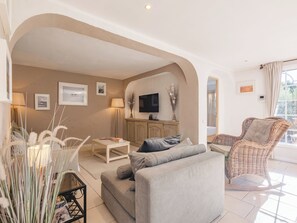 TV, fireplace - Villa Elica by Interhome (Grimaud)