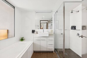 Hair dryer, towels - Coastal 1-Bed Escape Located in Twin Towns (Tweed Heads)
