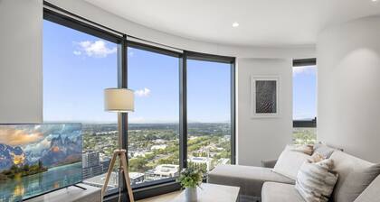 High-Rise 3-Bed Apartment with Premium Amenities