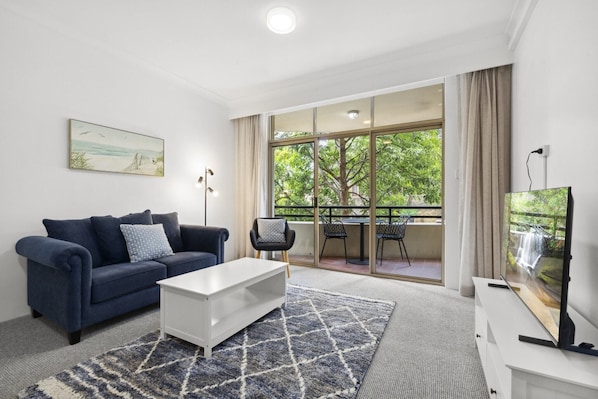 Smart TV - Chic Urban Escape in Vibrant Camperdown (Camperdown)