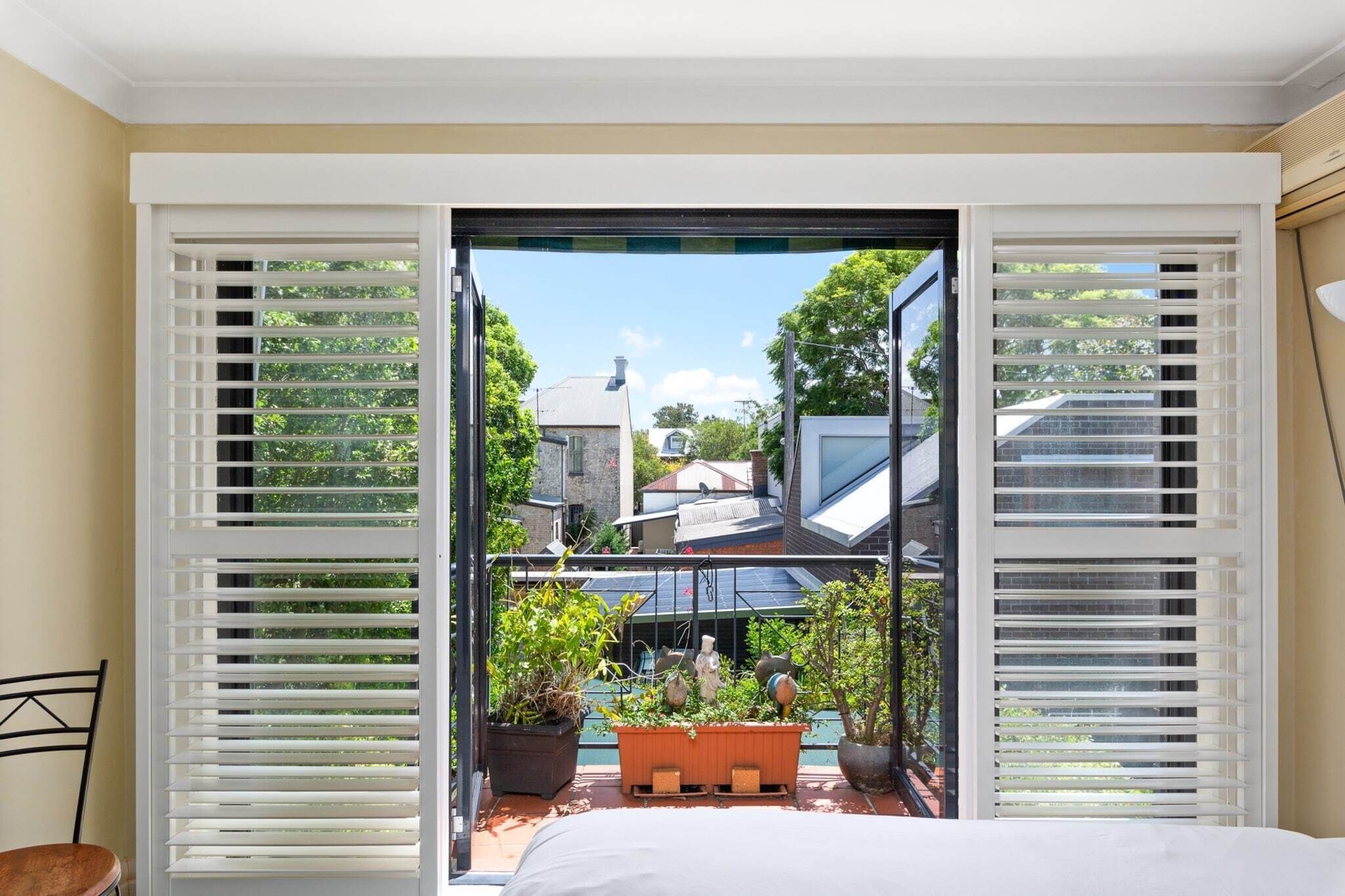 Iron/ironing board, Internet, bed sheets