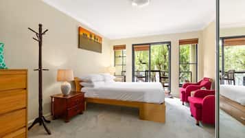 2 habitaciones, tabla de planchar con plancha, internet y ropa de cama