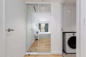 Interior - Bright & Spacious 1-Bed in Vibrant Sydney (Sydney)