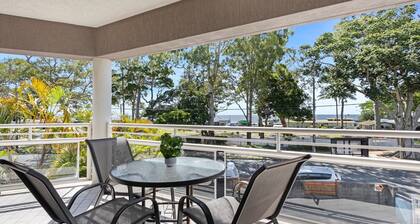 Beachside 2-Bed Apartment with Secure Parking