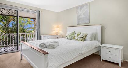 Relaxing Townhouse Steps from the Beach