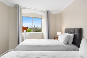 2 bedrooms, iron/ironing board, Internet, bed sheets - Stylish 2-Bed Camperdown Apartment with Balcony (Camperdown)