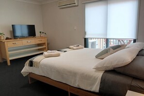 2 chambres, fer et planche à repasser, accès à Internet, literie fournie