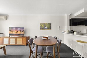 Dining - Spacious 2-Bed Apartment in Heart of Leura (Leura)