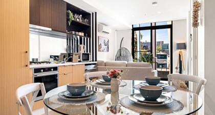 Modern 2-Bedroom Retreat Minutes from St Kilda