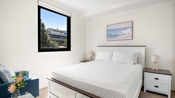 Iron/ironing board, Internet, bed sheets