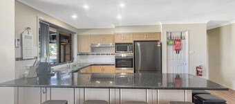 Our Haven: 4-Bed Escape Near Beach & Mogo Trails