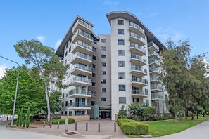 Exterior - Stylish 1-Bed Apartment with Balcony & Pool Access (Turner)
