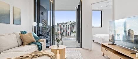 Bureau, fer et planche à repasser, accès Internet, draps fournis