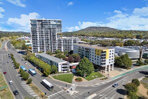 Exterior - Comfortable 1-Bed Apartment with Balcony (Phillip)