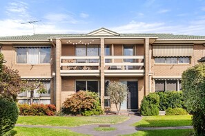 Exterior - Family Friendly 3-Bed with Courtyard & Parking (Moonee Ponds)