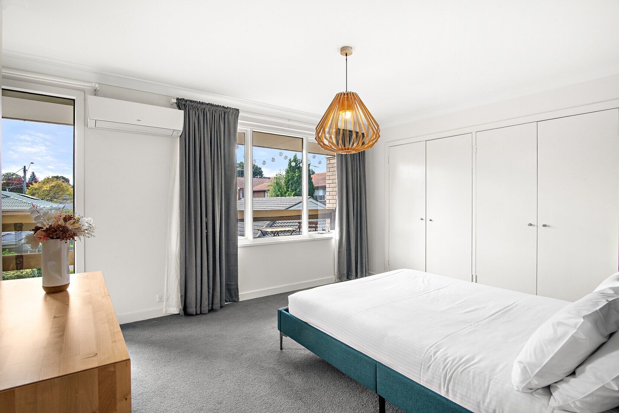 Desk, iron/ironing board, travel cot, Internet